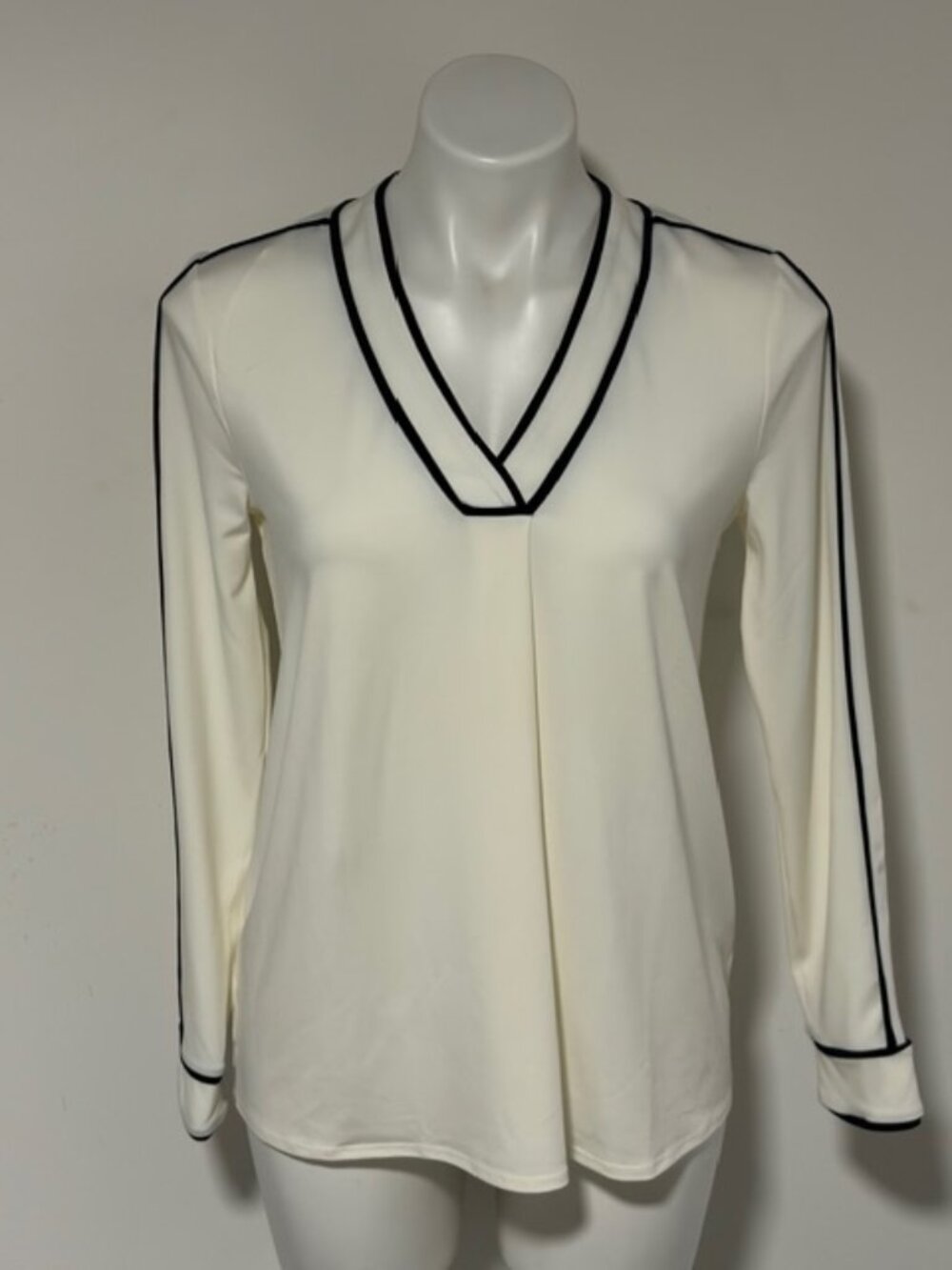 CHARTER CLUB FRESH TWIST IVORY WITH BLUE ACCENT BLOUSE NWT XS